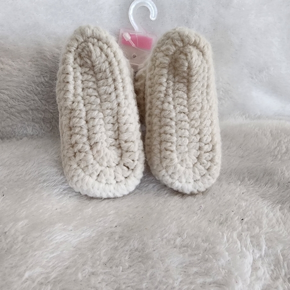 Newborn Ivory Knit Shoes - Picture 4 of 7